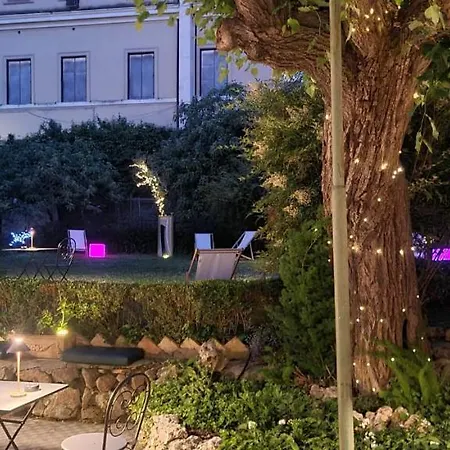 Villa Riari Garden-2